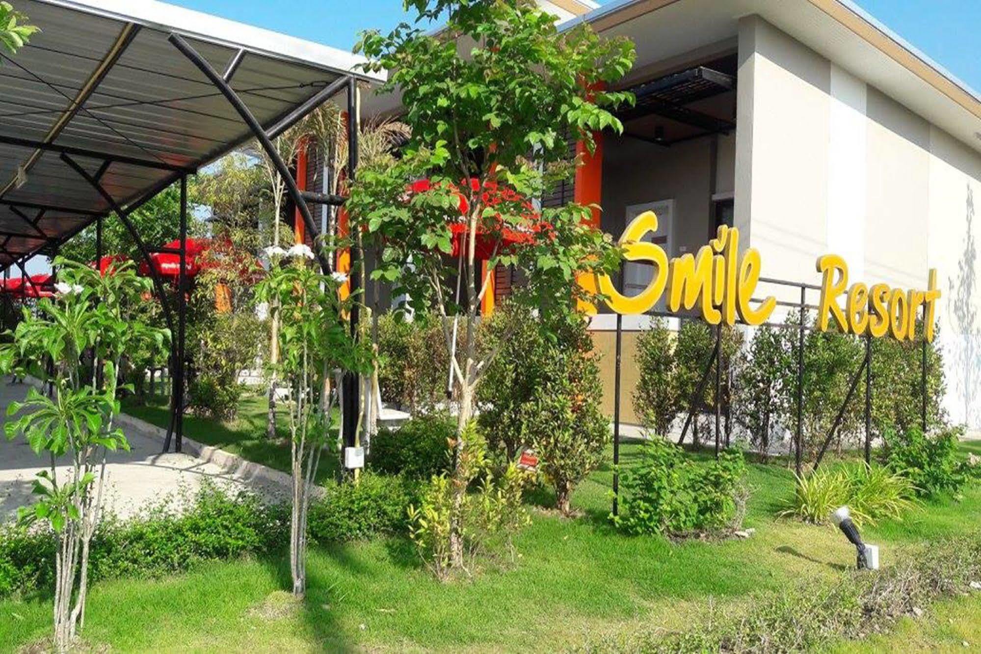 Smile Resort Buriram Exterior photo